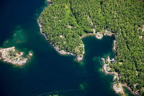 Steambath Point, Sans Souci - Country homes for sale and luxury real estate including horse farms and property in the Caledon and King City areas near Toronto